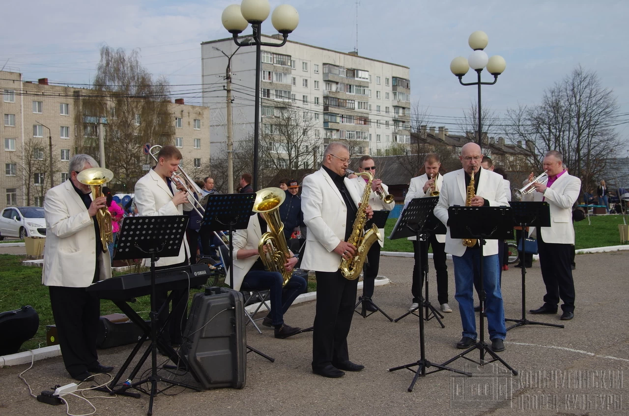 Духовой оркестр 42